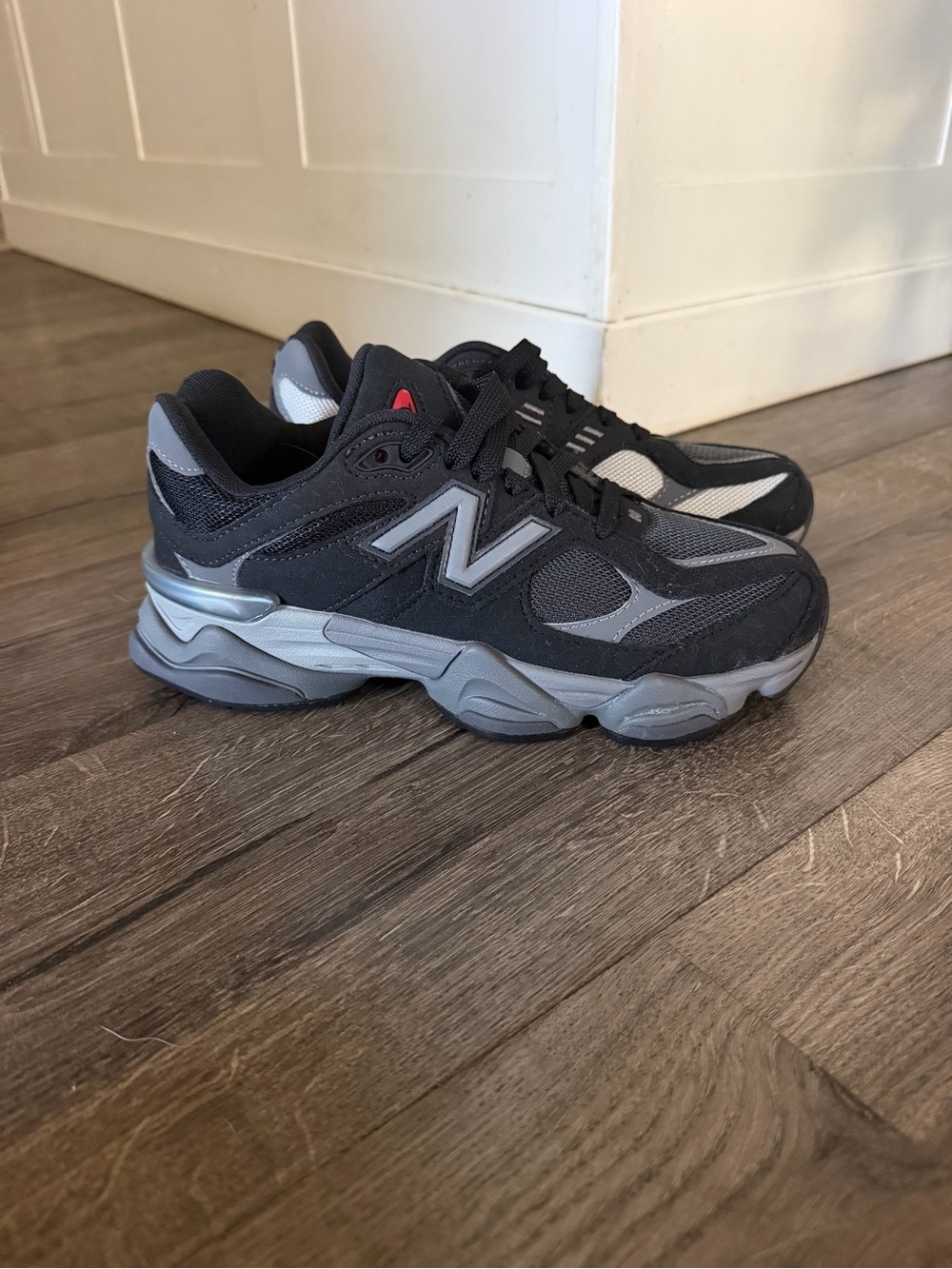 New Balance 9060 Black Gray Suede Boys Size 6 Sneakers Gc9060BK.